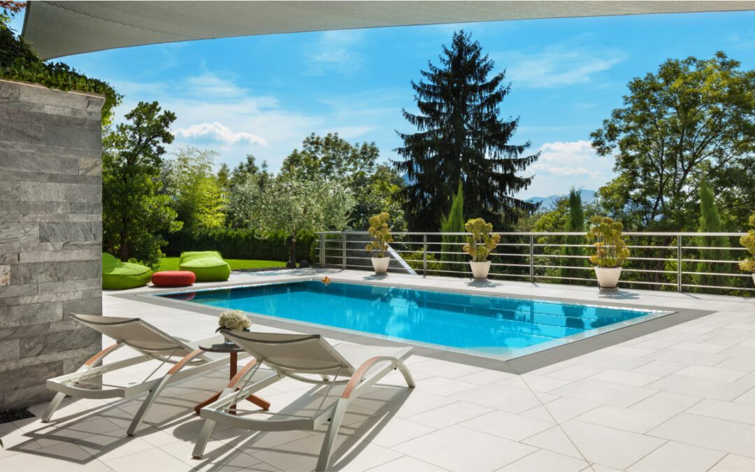 Infinity Pool oder Schwimmteich?